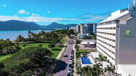 Holiday Inn Cairns Harbourside - Accommodation Australia 0