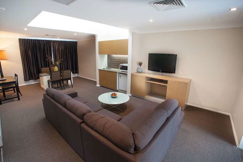 Ramada Hotel & Suites Sydney Cabramatta - WA Accommodation 8