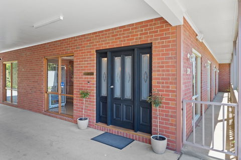 Burke & Wills Motor Inn - Accommodation Australia 2