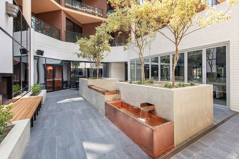 Amora Hotel Riverwalk Melbourne - YWait Travel 2