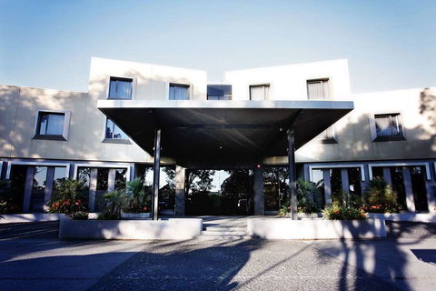 Golden Pebble Hotel - Holiday Sydney 0
