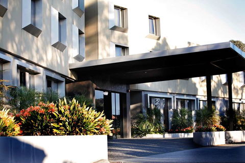 Golden Pebble Hotel - Holiday Sydney 1