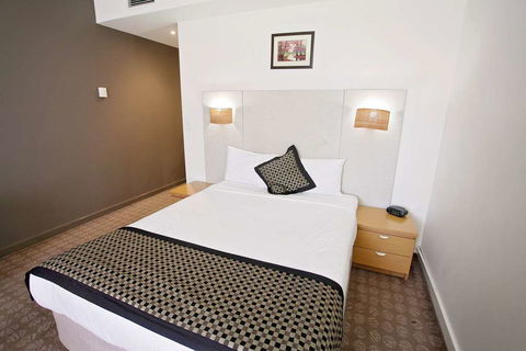 Golden Pebble Hotel - Holiday Sydney 2