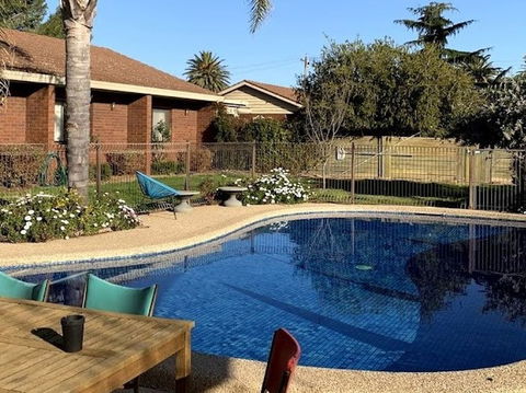 Kingswood Motel - YWait Travel 1