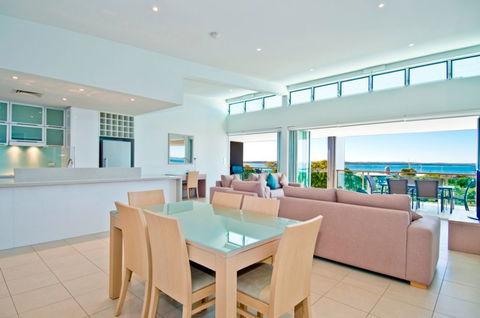 Akama Resort - Holiday Sydney 1