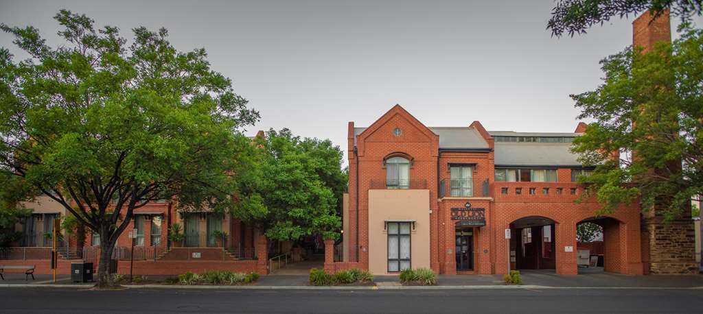 Majestic Old Lion Apartments Image