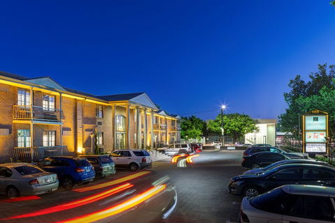 Adelaide Inn - YWait Travel 0