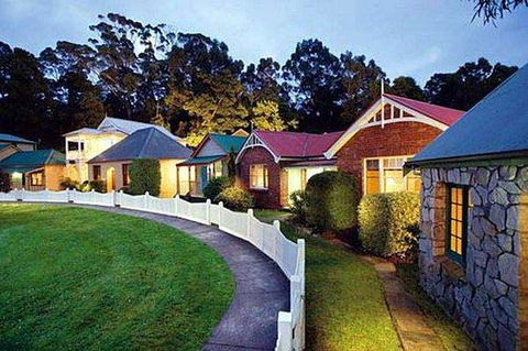 Strahan Village - YWait Travel 0