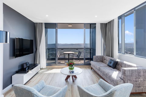 Meriton Suites Southport - Holiday Melbourne 1