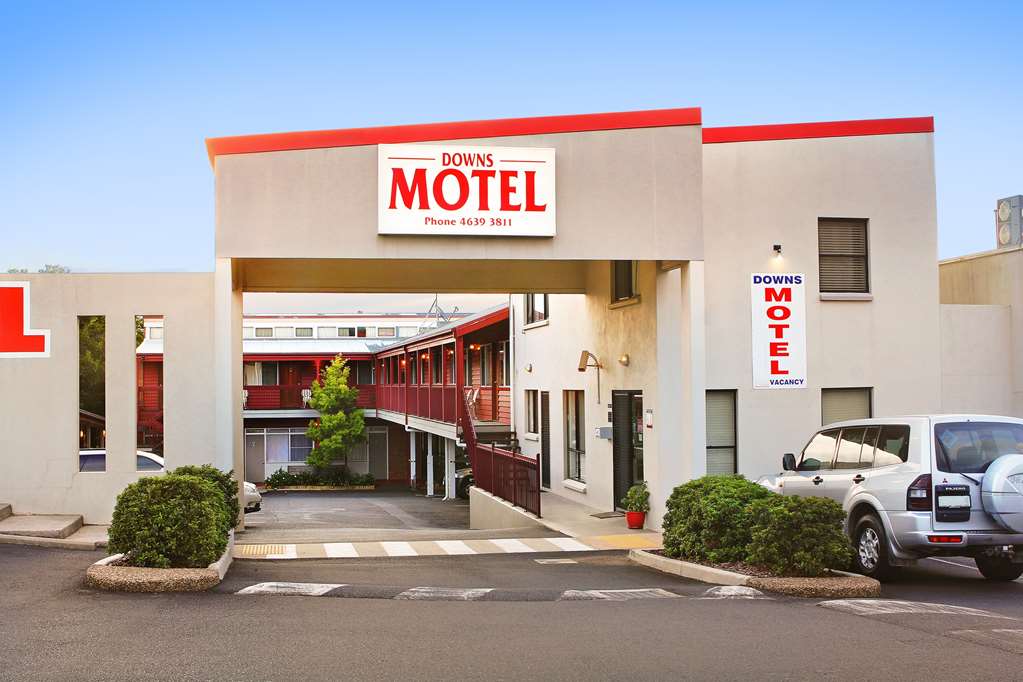 Downs Motel Image