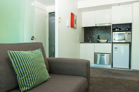 Evolution Apartments - Accommodation Australia 7