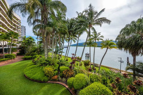 Hilton Cairns - Accommodation Australia 1