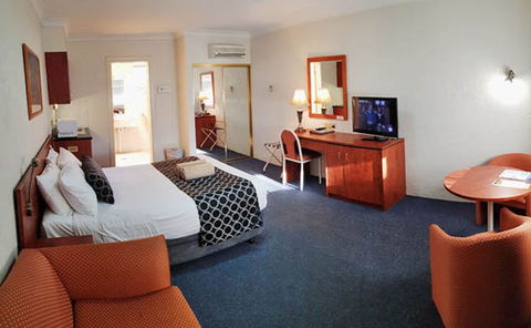 Amber Court Motor Inn - YWait Travel 1