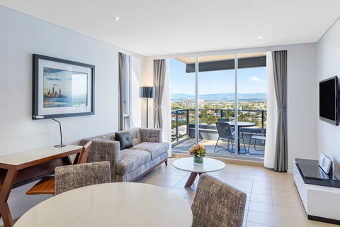 Meriton Suites Broadbeach - Holiday Melbourne 2