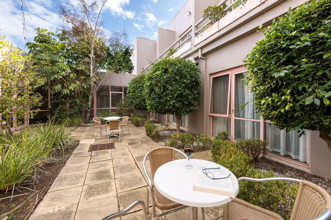 Kimberley Gardens Hotel, Serviced Apts - Holiday Sydney 0