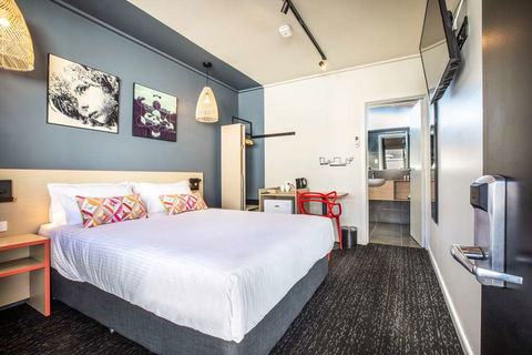Monash Hotel - Holiday Melbourne 1