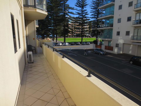 Holdfast Shores Apartments - Caravan Park Accommodation 13