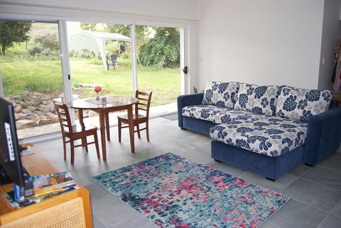 Back Valley Farmstay Bed And Breakfast - Holiday Melbourne 4