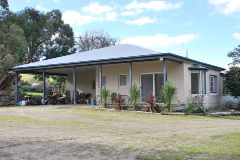 Back Valley Farmstay Bed And Breakfast - Holiday Melbourne 1