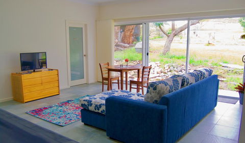 Back Valley Farmstay Bed And Breakfast - Holiday Melbourne 3