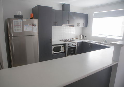 FortyTwo - Oceanside Retreat Busselton - Holiday Melbourne 42