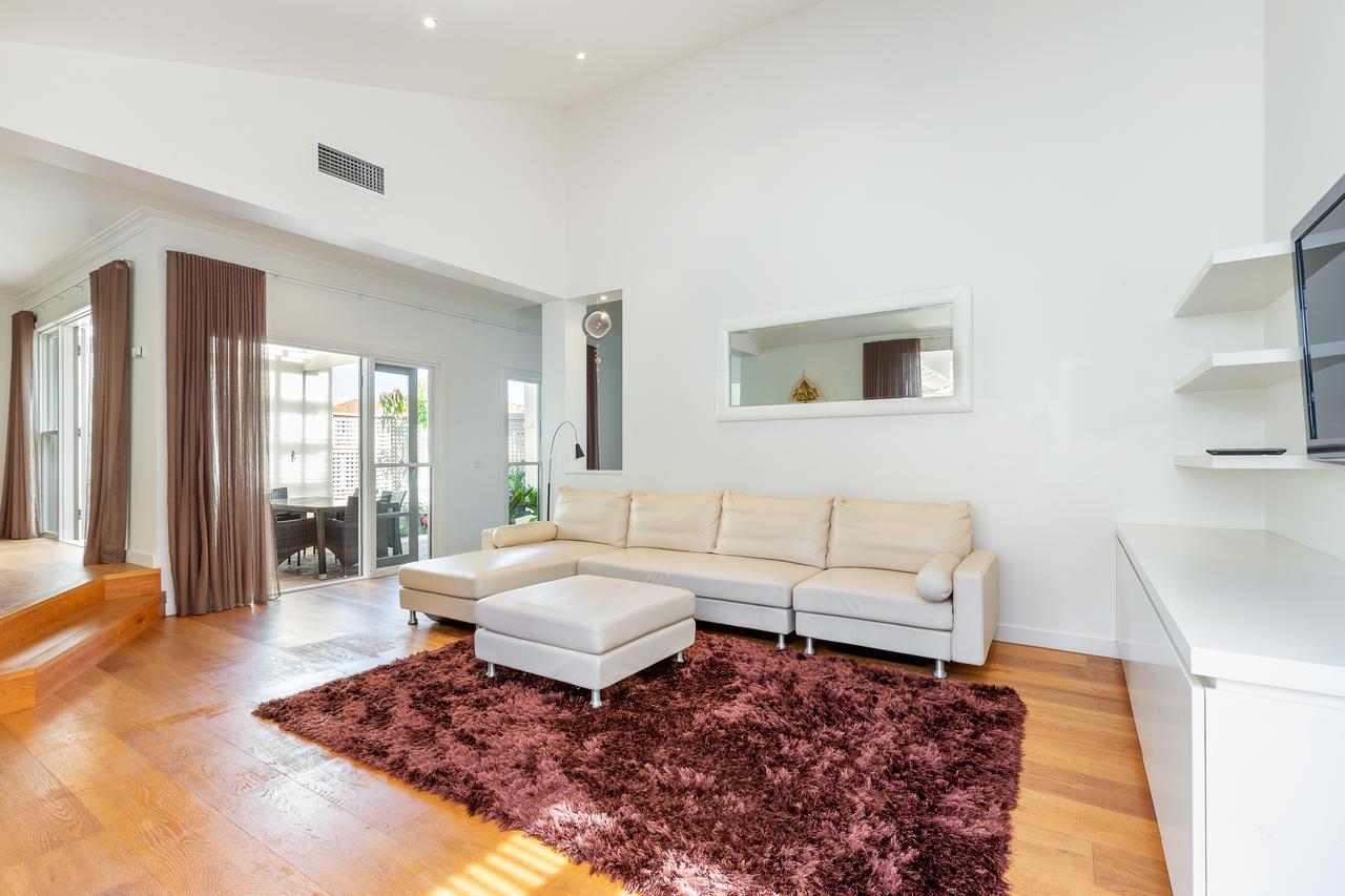 Kensington Self-Contained Modern House (89BROM) - thumb 16