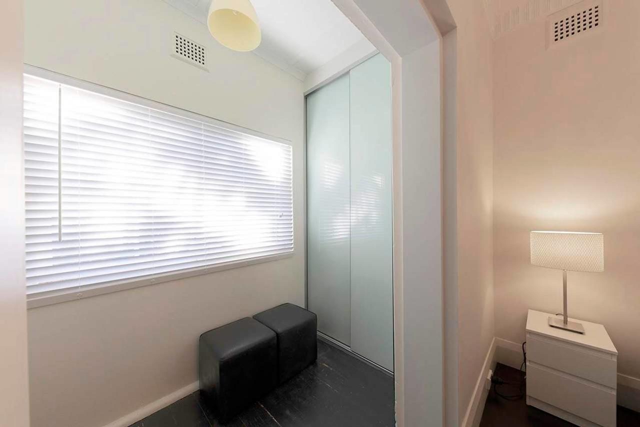 BONDI BEACH PRIME 1 Bedroom + Sunroom - thumb 5