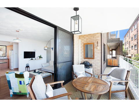Ocean Views And Sea Breezes Over Bondi Beach - Holiday Melbourne 1
