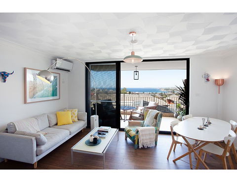 Ocean Views And Sea Breezes Over Bondi Beach - Holiday Melbourne 0