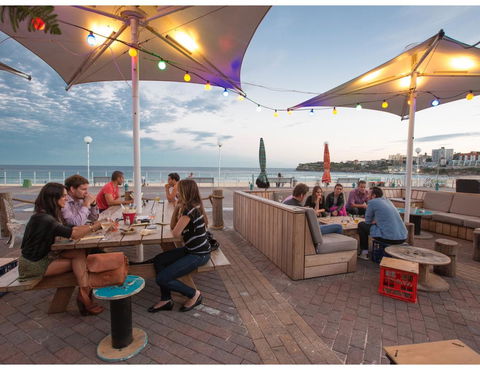 Ocean Views And Sea Breezes Over Bondi Beach - Holiday Melbourne 20