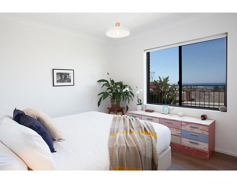 Ocean Views And Sea Breezes Over Bondi Beach - Holiday Melbourne 15
