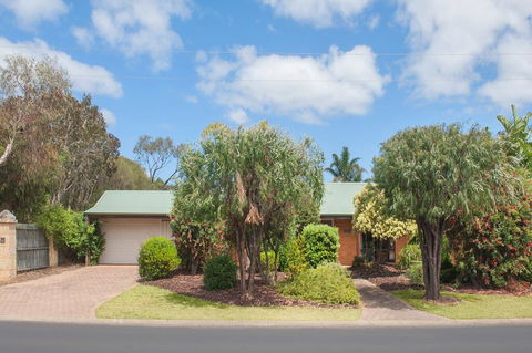 Bottlebrush - Holiday Melbourne 0