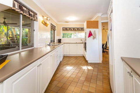 Bribie Beach House, Waterfront Directly Across The Road - Solander Esp, Banksia Beach - Accommodation Australia 2