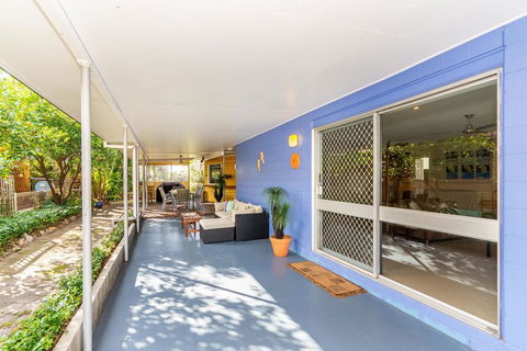 Bribie Beach House, Waterfront Directly Across The Road - Solander Esp, Banksia Beach - Accommodation Australia 3