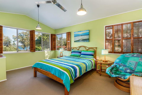 Bribie Beach House, Waterfront Directly Across The Road - Solander Esp, Banksia Beach - Accommodation Australia 1