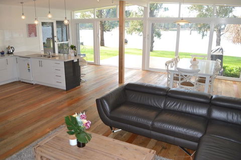 Bundalong Waterfront- 28 Graham Ave, Bundalong - Casino Accommodation 2