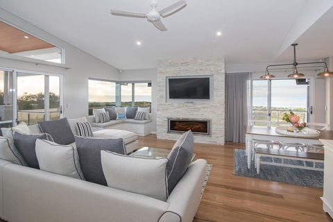 Busselton Beach House - Holiday Melbourne 1