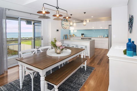 Busselton Beach House - Holiday Melbourne 3