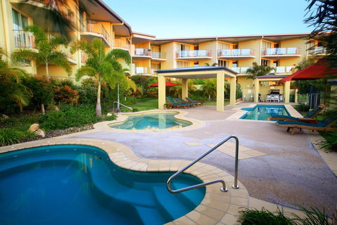 Caloundra Central Apartment Hotel - Victoria Tourism 1