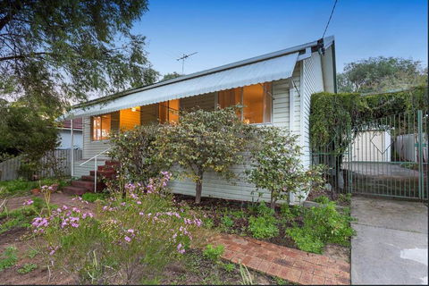Camellia Cottage - PET FRIENDLY - Kwinana - Holiday Melbourne 2