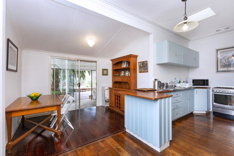 Camellia Cottage - PET FRIENDLY - Kwinana - Holiday Melbourne 3
