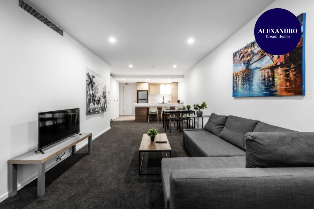 CITY APARTMENT And FREE CITY TOUR BUS NEARBY - thumb 0