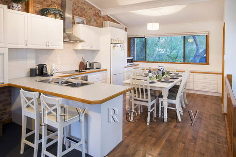 Coastal Cottage - Holiday Melbourne 0