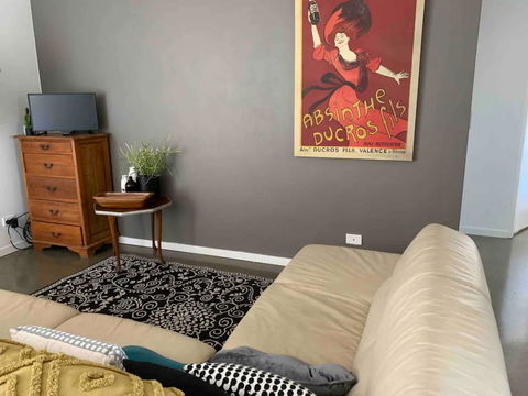 Cosy 1 Bedroom Unit With Views Of The City - Tourism Listing 1