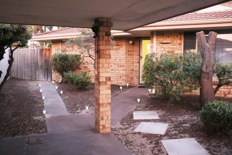 Cozy Stay @ Purser Cove Near University, Hospital & Transport - Accommodation Australia 0