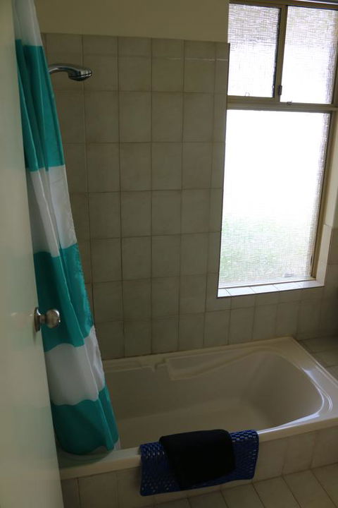Cozy Stay @ Purser Cove Near University, Hospital & Transport - Accommodation Australia 1