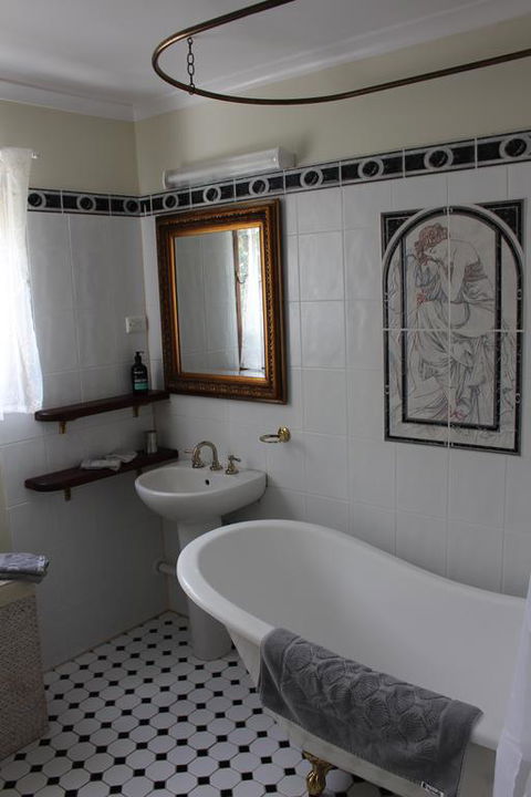 Dancing Waters Cottage - WA Accommodation 3