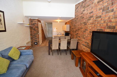 Ellswood 6 - Casino Accommodation 2
