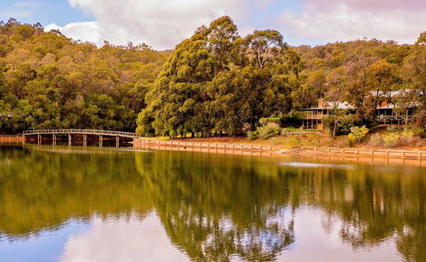 Evedon Lakeside Retreat - Holiday Melbourne 2