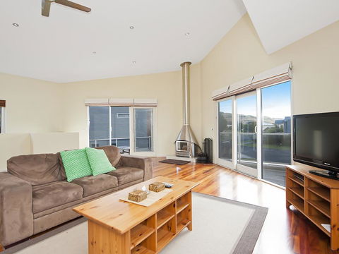 Felicity - Caravan Park Accommodation 2